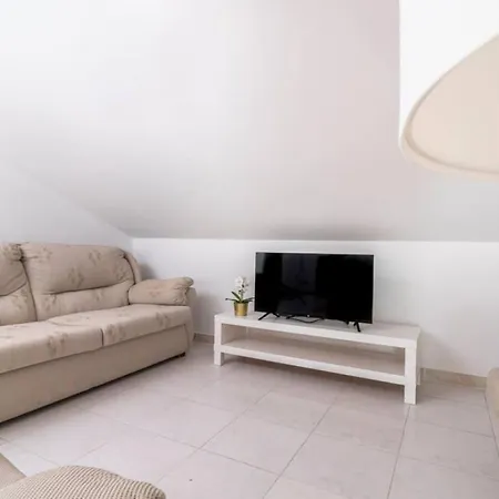 2br Near Apartment